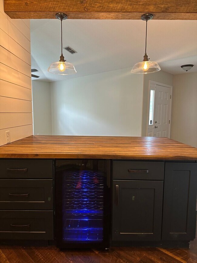 Building Photo - Gorgeous 3 Bedroom 2 Bath home in Piney Z ...