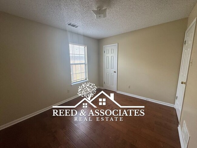 Building Photo - Lovely 3 Bedroom home in Southeast Area