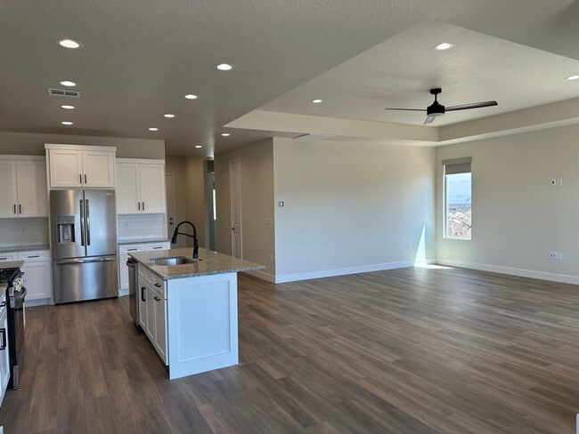 Building Photo - 1569 W 470 N