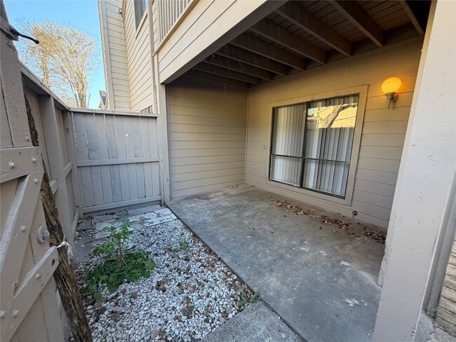 Building Photo - 9461 Pagewood Ln
