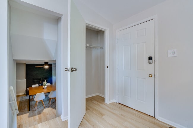 Foyer - 5471 Braddock Ridge Dr