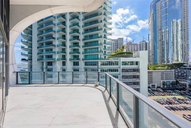 Building Photo - 1000 Biscayne Blvd