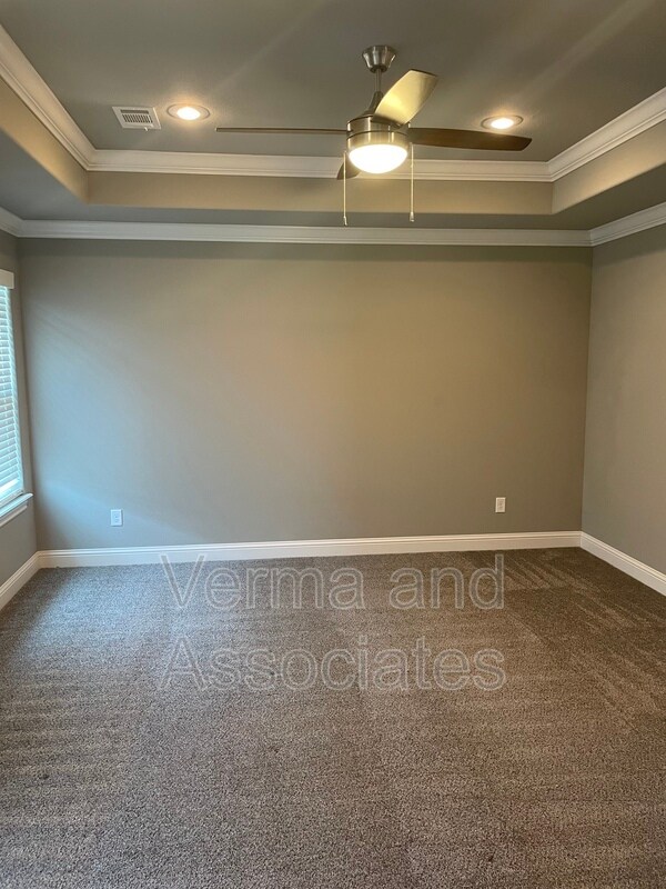 Building Photo - 1800 Sunrise Cir