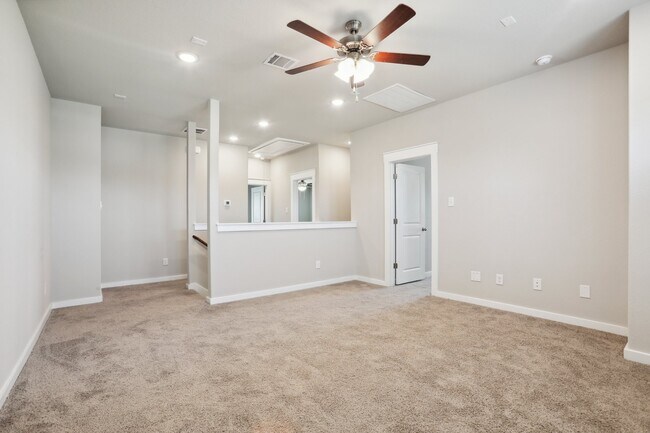 Building Photo - 2310 Calvert Dr