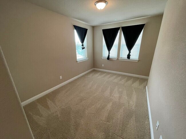 Building Photo - 691 Addison Ln