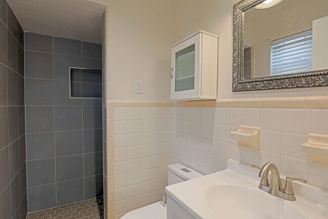Building Photo - 1353 Stadler Dr