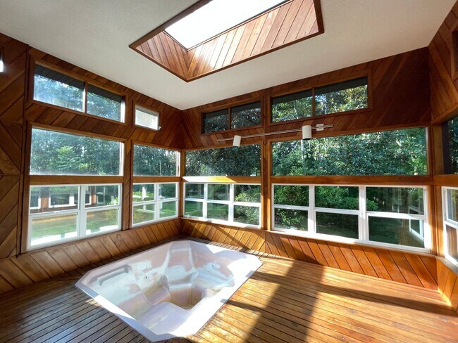 Building Photo - Mid-Century Modern Oasis on 5+ Acres – Pri...