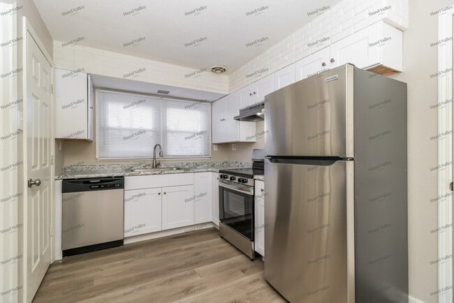 Building Photo - 235 Emerling Dr