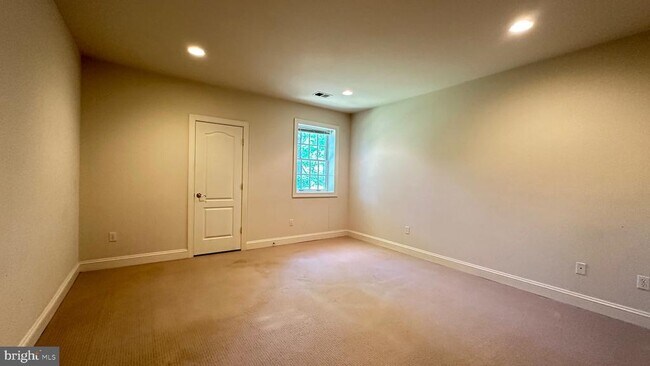 Building Photo - 1354 Lewinsville Mews Ct