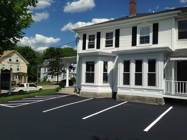 Building Photo - 112 Main St