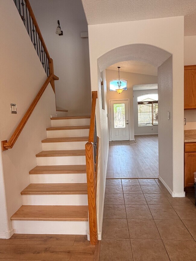 Building Photo - 2148 Vista de Colinas Dr SE