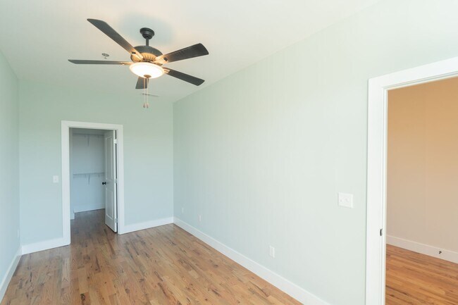 Building Photo - Modern 4 Bedroom Townhome in Southside Chattanooga