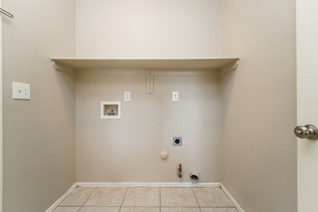 Building Photo - 66 W Freddie Canyon Way