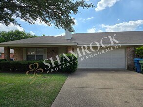 Building Photo - 2/2 Duplex in Midway ISD!