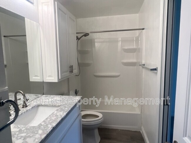 Building Photo - 880 N 340 E St