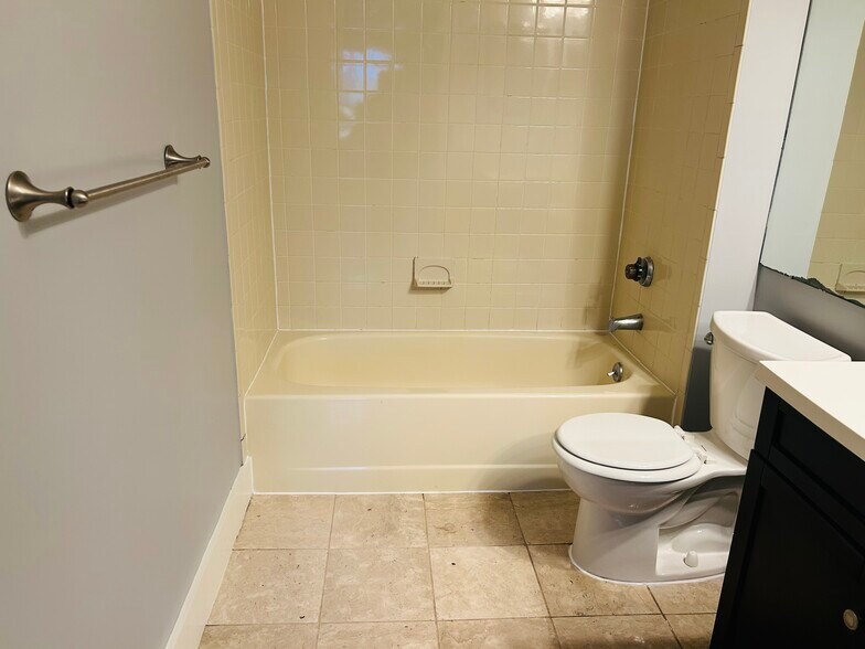 Building Photo - 1914 Aspen Dr