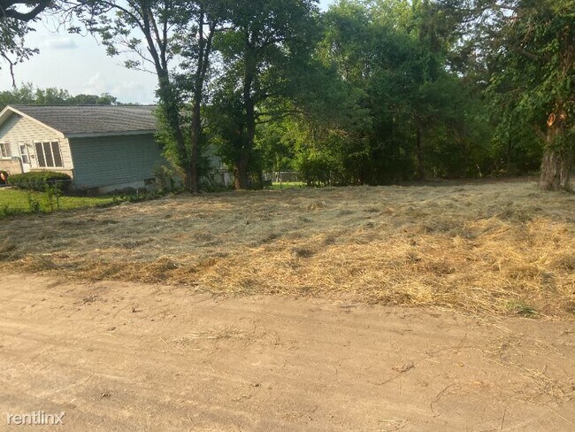 Building Photo - 2 br, 1 bath House - 2034 Pearl Dr