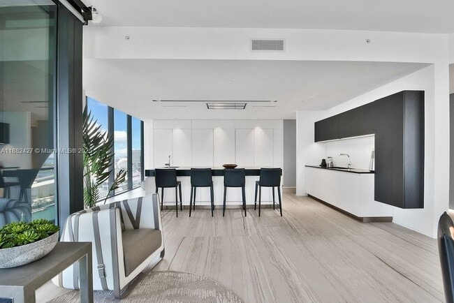 Building Photo - 1000 Biscayne Blvd