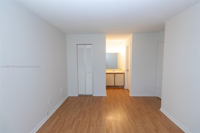 Building Photo - 1237 SW 46th Ave