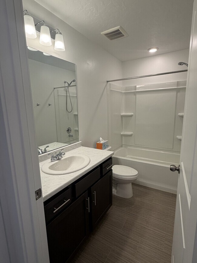 Building Photo - 4090 W Red Clover Dr