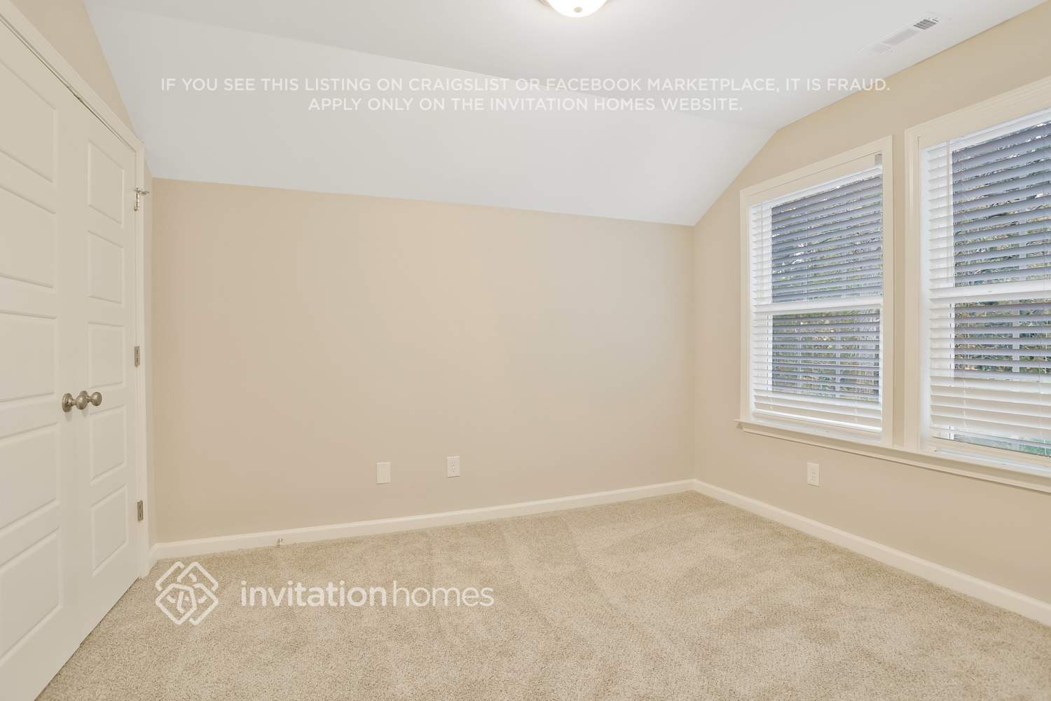 Building Photo - 2621 Windridge Dr