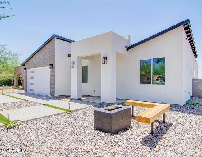 Building Photo - 7748 N 13th Pl