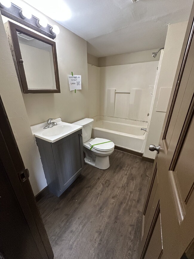 Building Photo - 171 Linn St