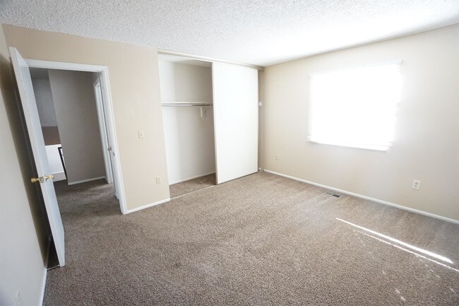 Building Photo - 7047 S Fairfax St