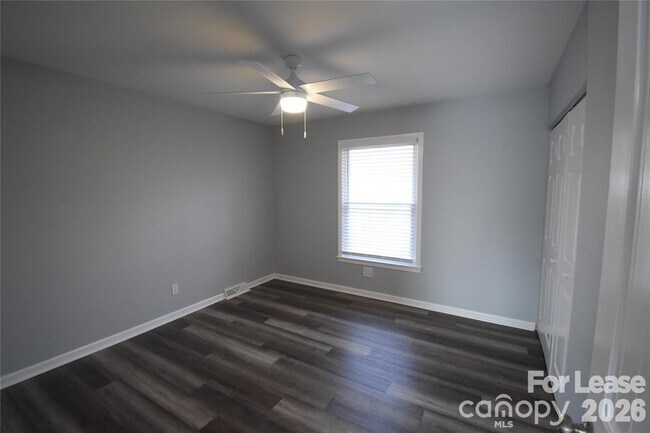 Building Photo - 924 Edgegreen Dr