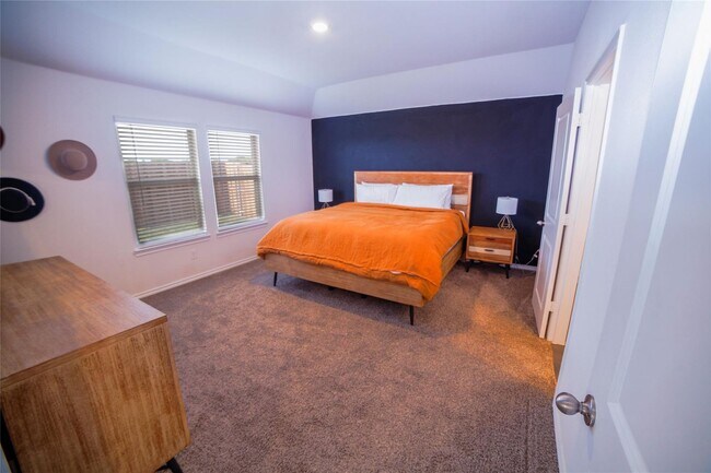 Building Photo - 103 Whirlway Ln