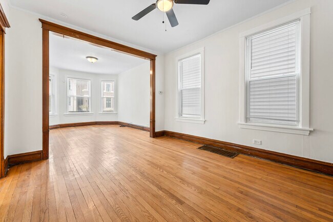 Building Photo - 1429 W Barry Ave