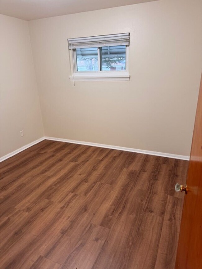 Building Photo - Freshly Transformed 3 Bed Home with Modern Upgrades!