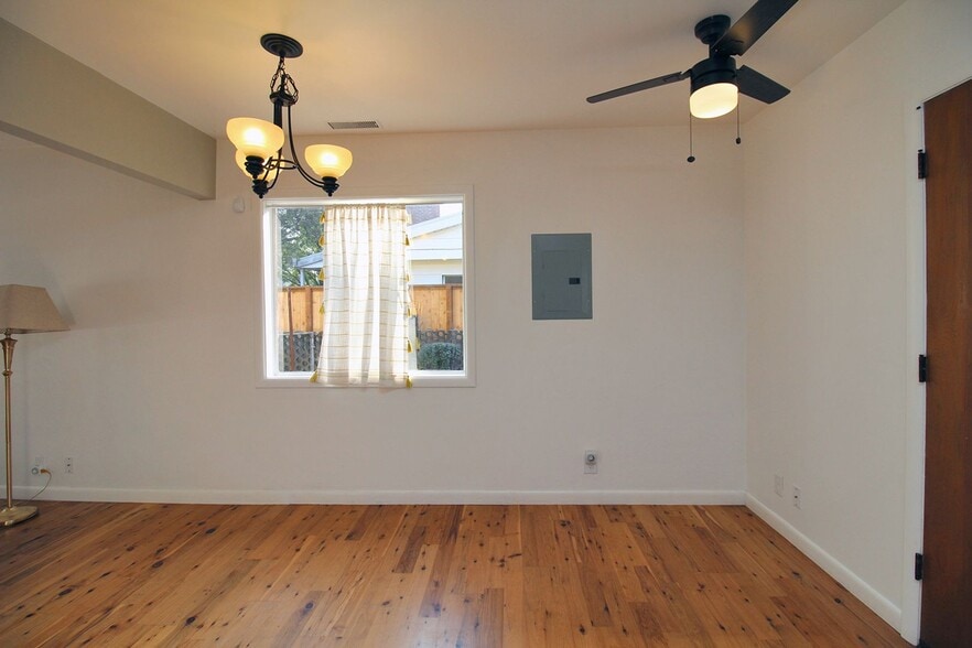 Building Photo - 2923 NE 92nd Ave