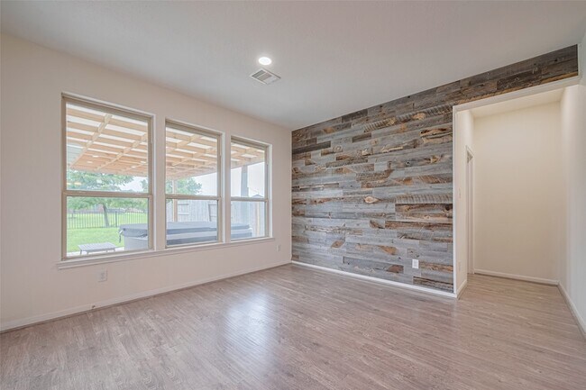 Building Photo - 3215 Laurel Bend Ln