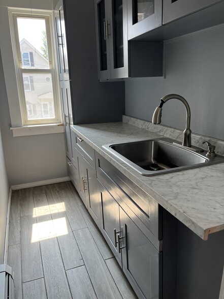 Building Photo - 15 Gershom Ave