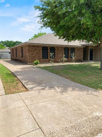 Primary Photo - 10605 Flamewood Dr