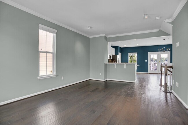 Building Photo - Stunning Townhome with Water Views!