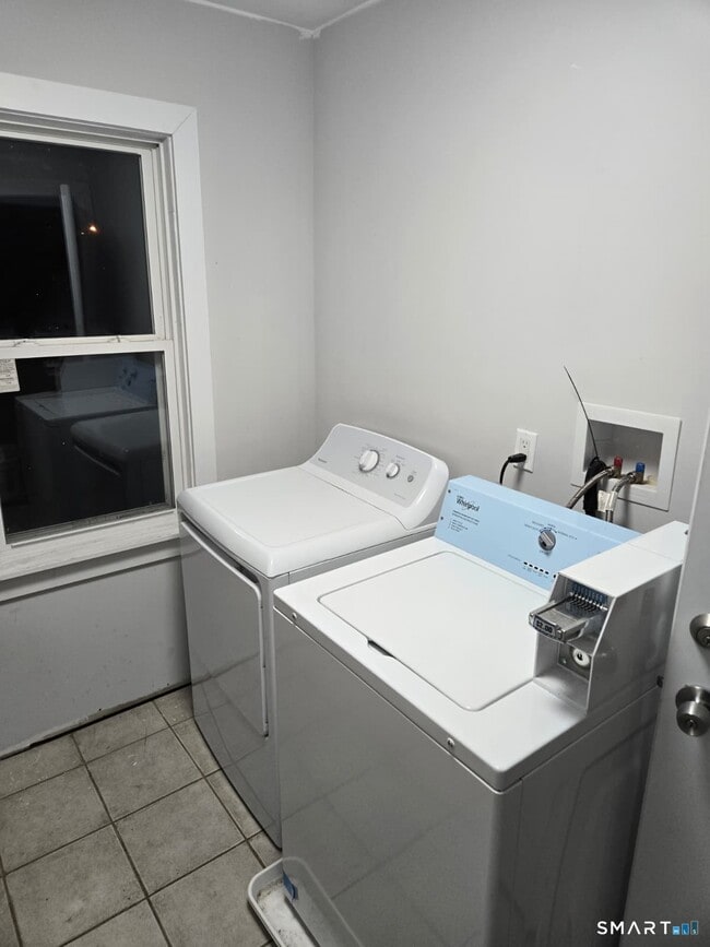 Building Photo - 83 Vernon St