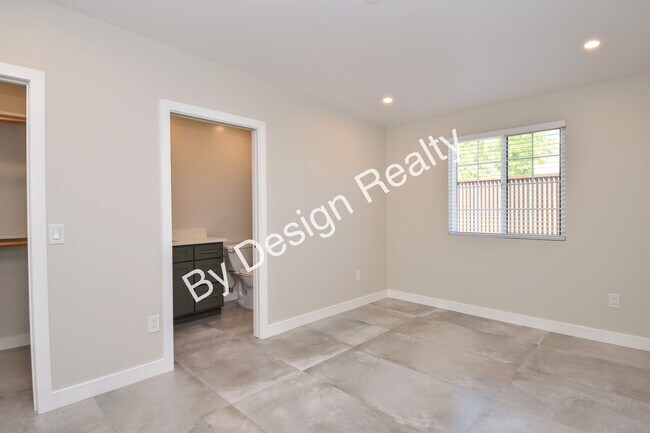 Building Photo - 3 Bed 3 Bath - Built in 2024 - 1/2 Mile to...