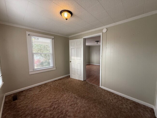 Building Photo - 3 Bedroom 1 Bathroom Home in Greeneville, TN