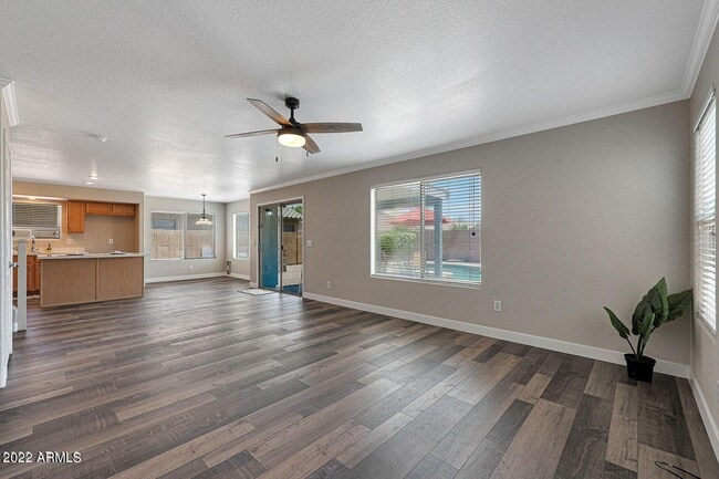 Building Photo - 15841 W Moreland St