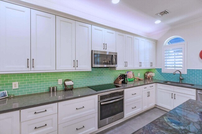 Building Photo - 820 Virginia Gardens Dr