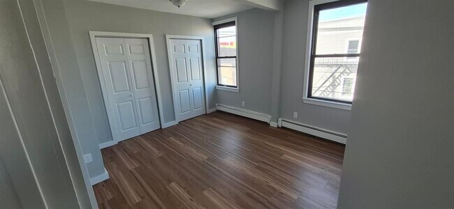 Building Photo - 282 New York Ave