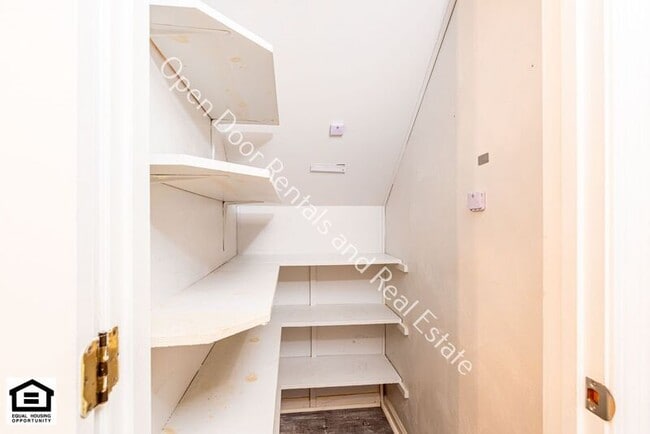 Building Photo - 9324 Saratoga Rd