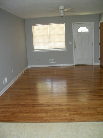 Building Photo - 2900 Holt Dr