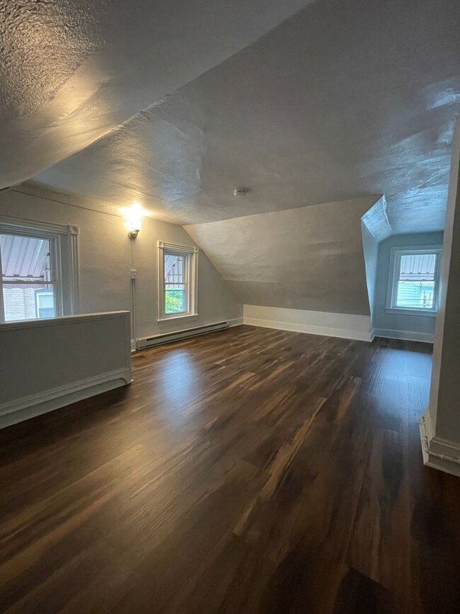 Building Photo - THREE BEDROOM HOUSE near Lehigh University...