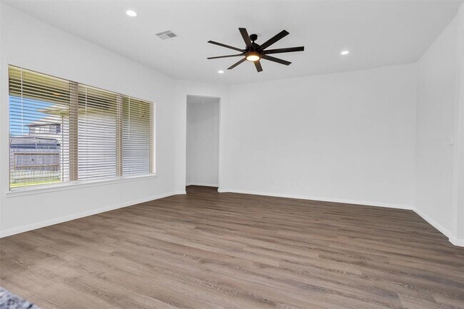 Building Photo - 31411 Raleigh Creek Dr