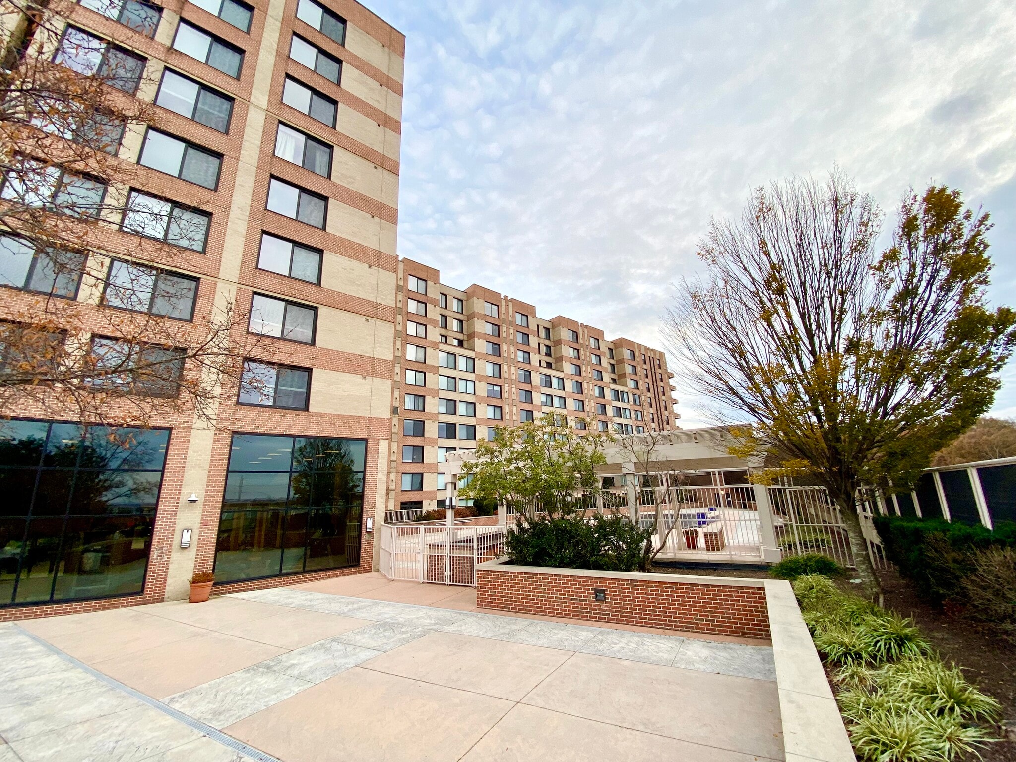 Building Photo - 2451 Midtown Ave