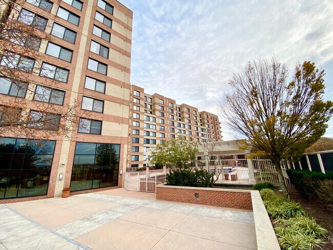 Building Photo - 2451 Midtown Ave