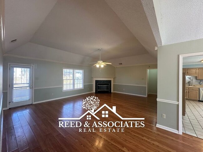 Building Photo - 3 Bedroom in Cordova Home!